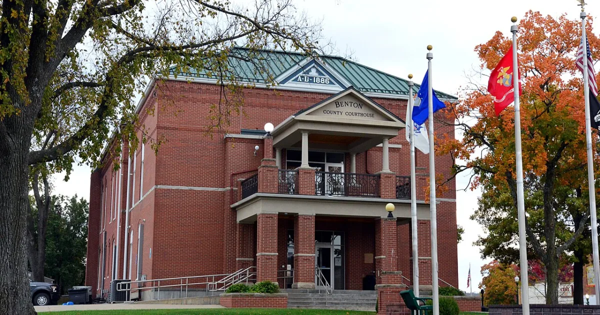 city in and county seat of Benton County, Missouri, United States