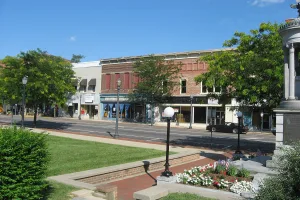 city in and county seat of Fayette County, Ohio, United States