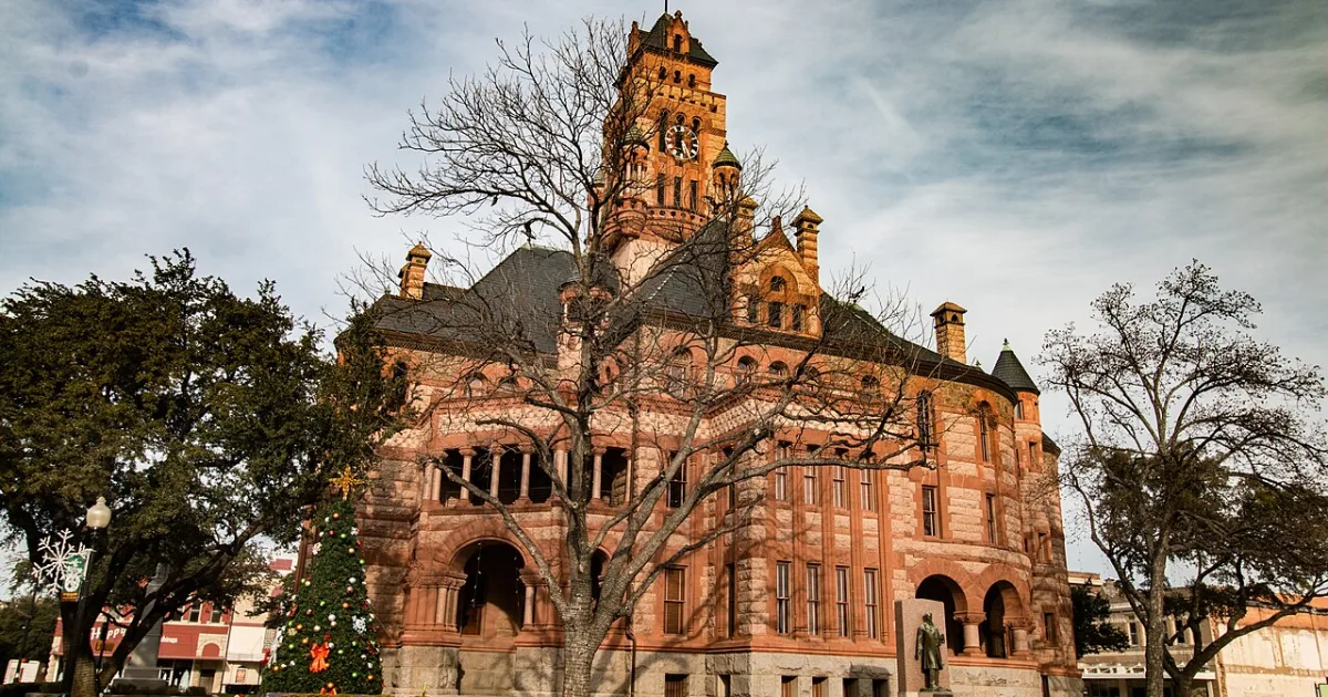 city in and county seat of Ellis County, Texas, United States