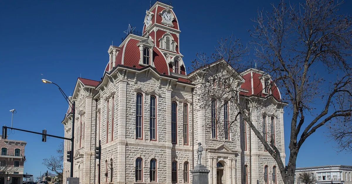 city in and county seat of Parker County, Texas, United States