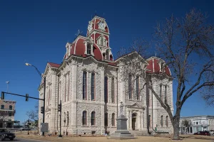 city in and county seat of Parker County, Texas, United States